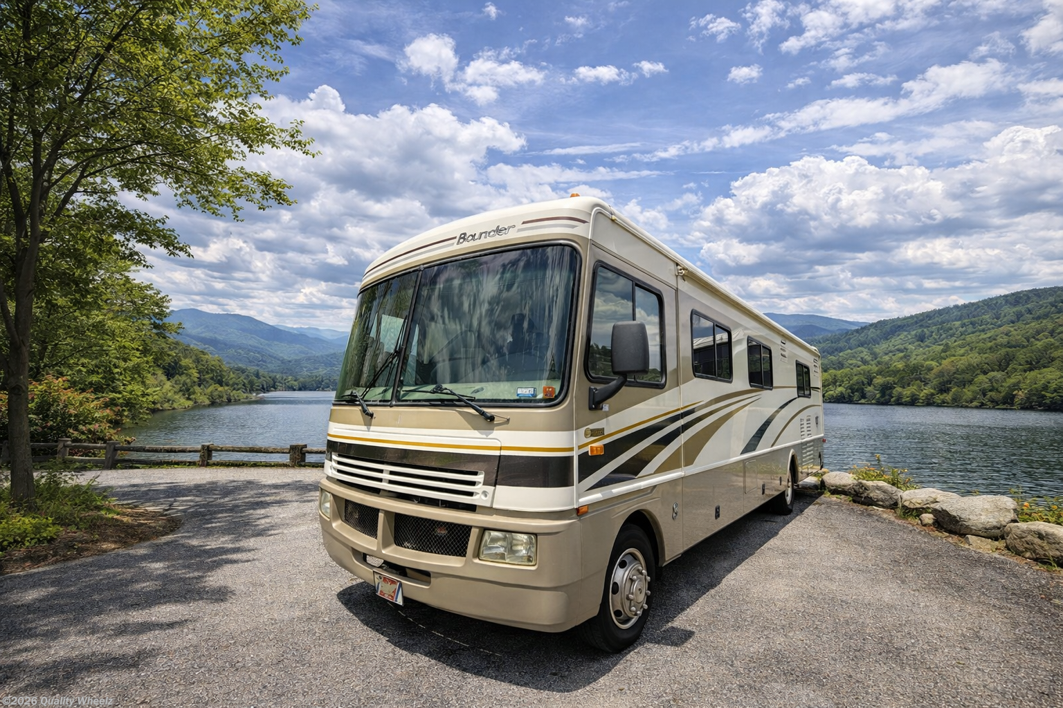 Used 2004 Fleetwood Bounder 35E GARAGE KEPT available in Hot Springs, Arkansas