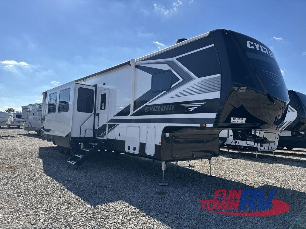 New 2026 Heartland Cyclone 3914 available in Ottawa, Kansas