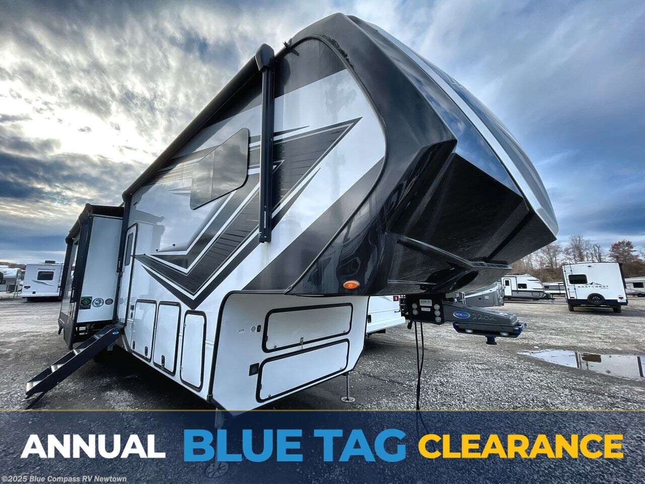 Used 2024 Grand Design Momentum 410TH available in Newtown, Connecticut