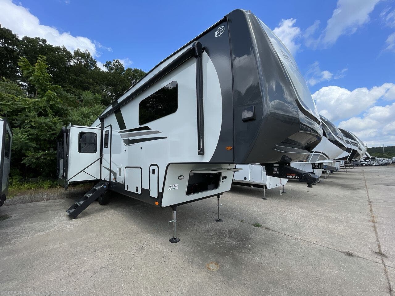 New 2026 Forest River Rockwood Signature R361RLS available in Newtown, Connecticut