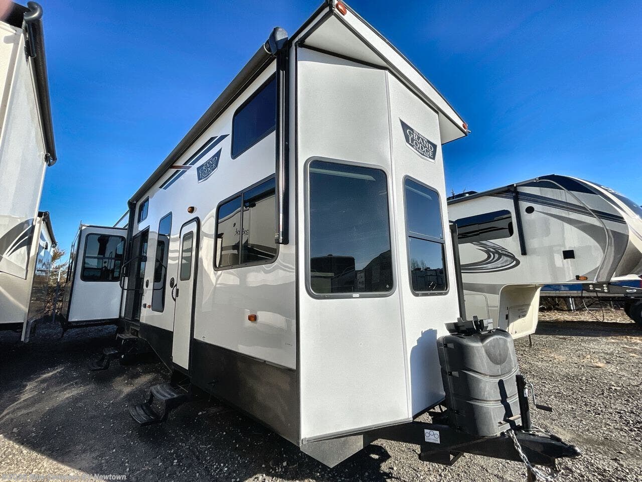 Used 2021 Forest River Wildwood Grand Lodge 42FLD available in Newtown, Connecticut