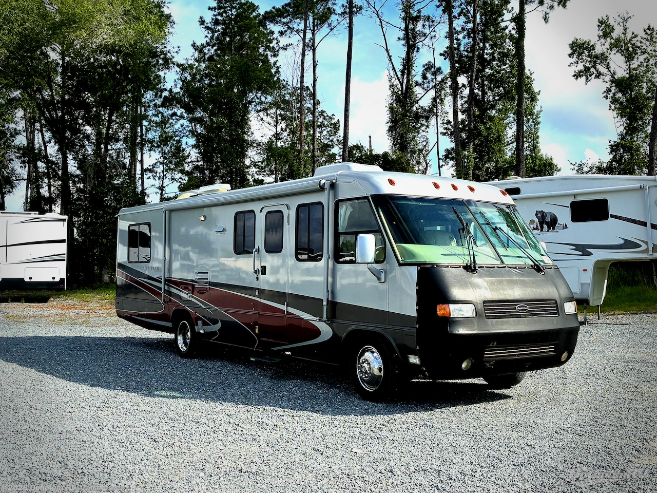 Used 2004 Airstream Land Yacht 33 available in Tallahassee, Florida