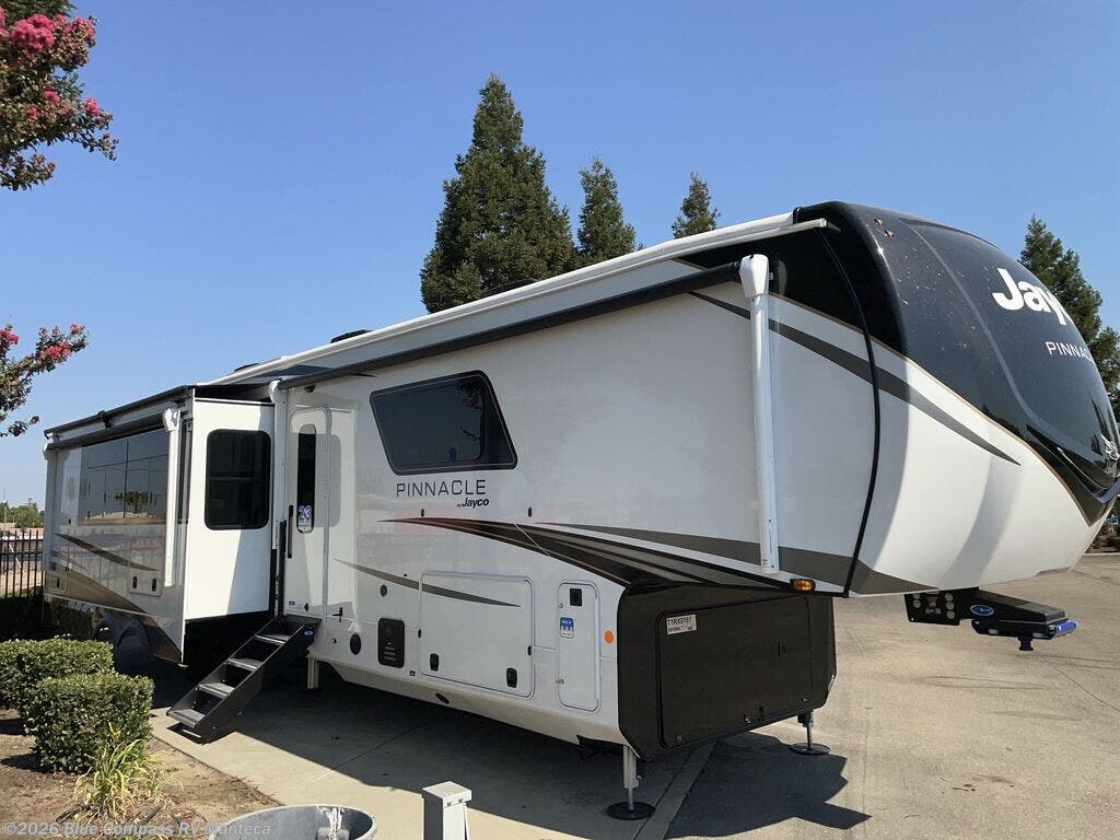 New 2026 Jayco Pinnacle 38FBRK available in Manteca, California