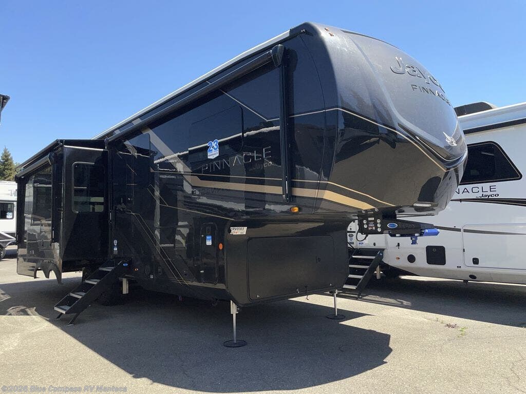 New 2026 Jayco Pinnacle 32RLTS available in Manteca, California