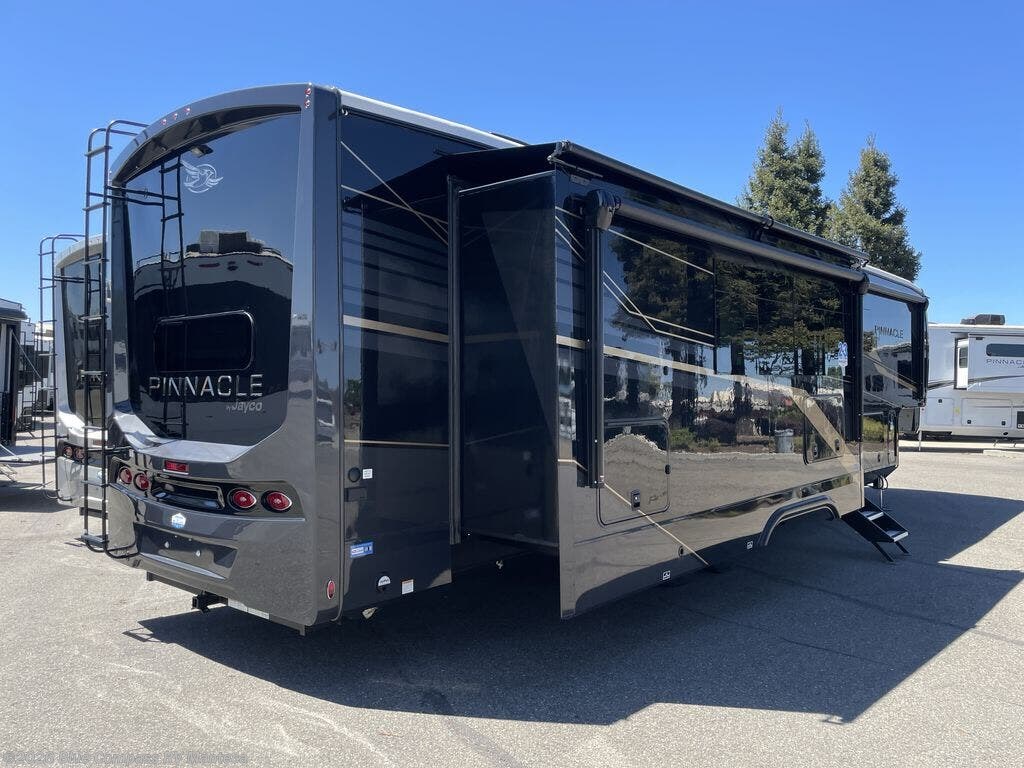 New 2027 Jayco Pinnacle 38FBRK available in Manteca, California
