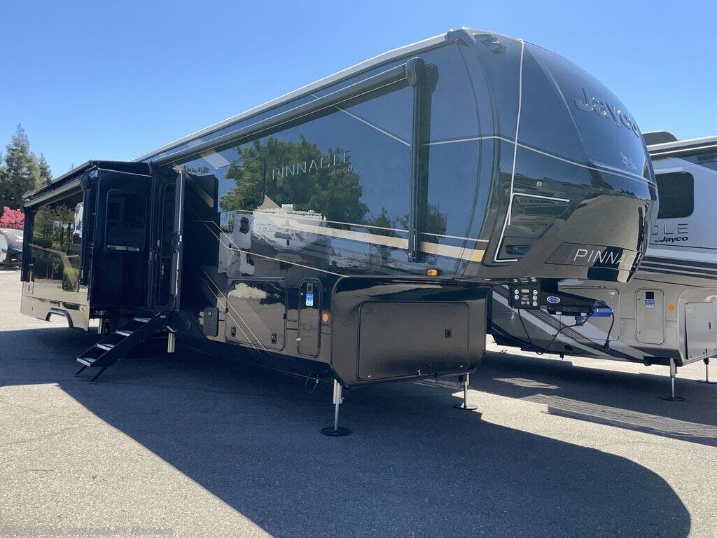 New 2027 Jayco Pinnacle 38FBRK available in Manteca, California