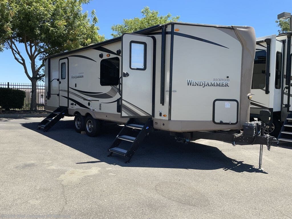 Used 2018 Forest River Rockwood Windjammer 2618VS available in Manteca, California