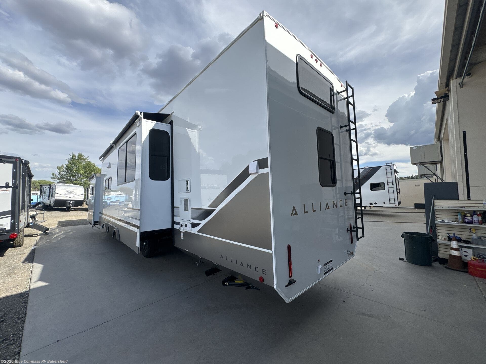 New 2026 Alliance RV Benchmark 44LFT available in Bakersfield, California