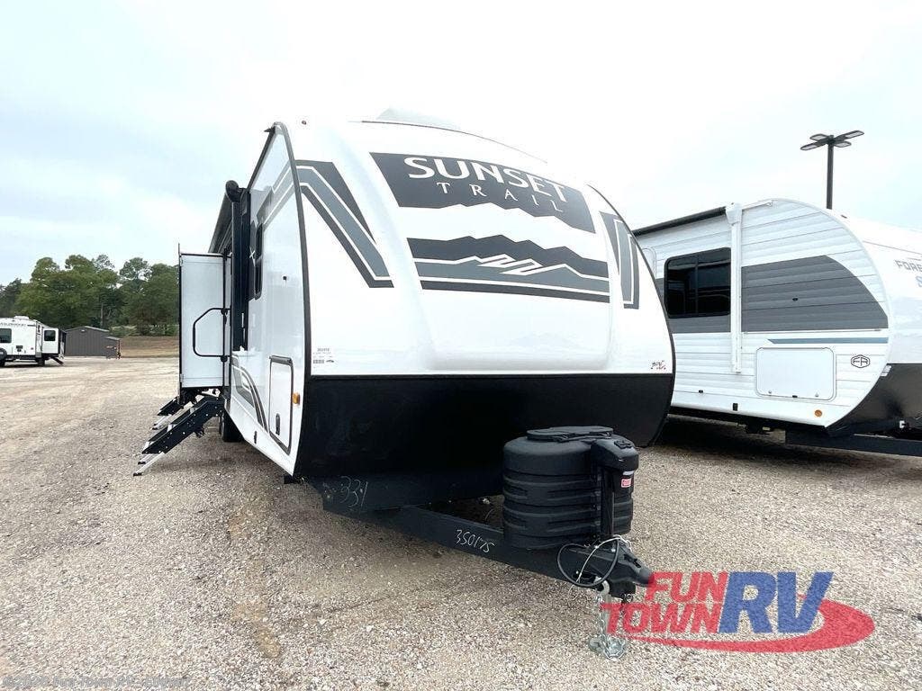 New 2025 CrossRoads Sunset Trail SS331BH available in Elkhart, Indiana