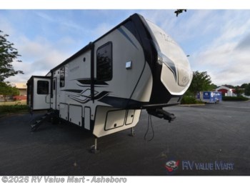 Used 2023 Keystone Montana High Country 385BR available in Franklinville, North Carolina