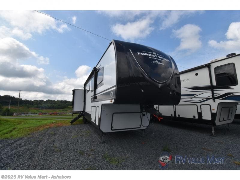 New 2026 East to West Ahara 383UR available in Franklinville, North Carolina