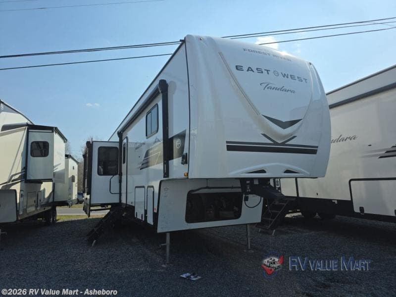 New 2026 East to West Tandara 387BH available in Franklinville, North Carolina