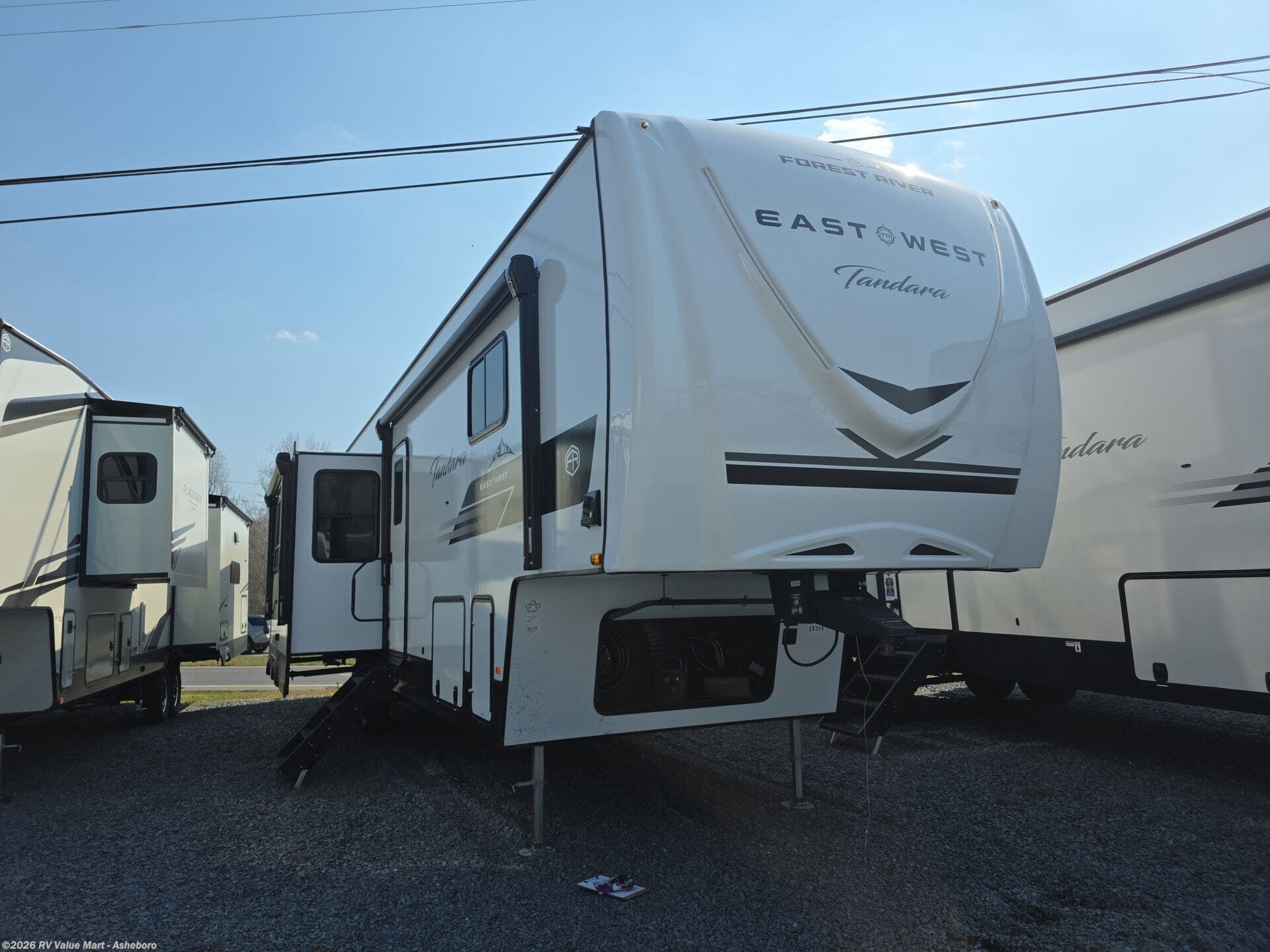 New 2026 East to West Tandara 387BH available in Franklinville, North Carolina