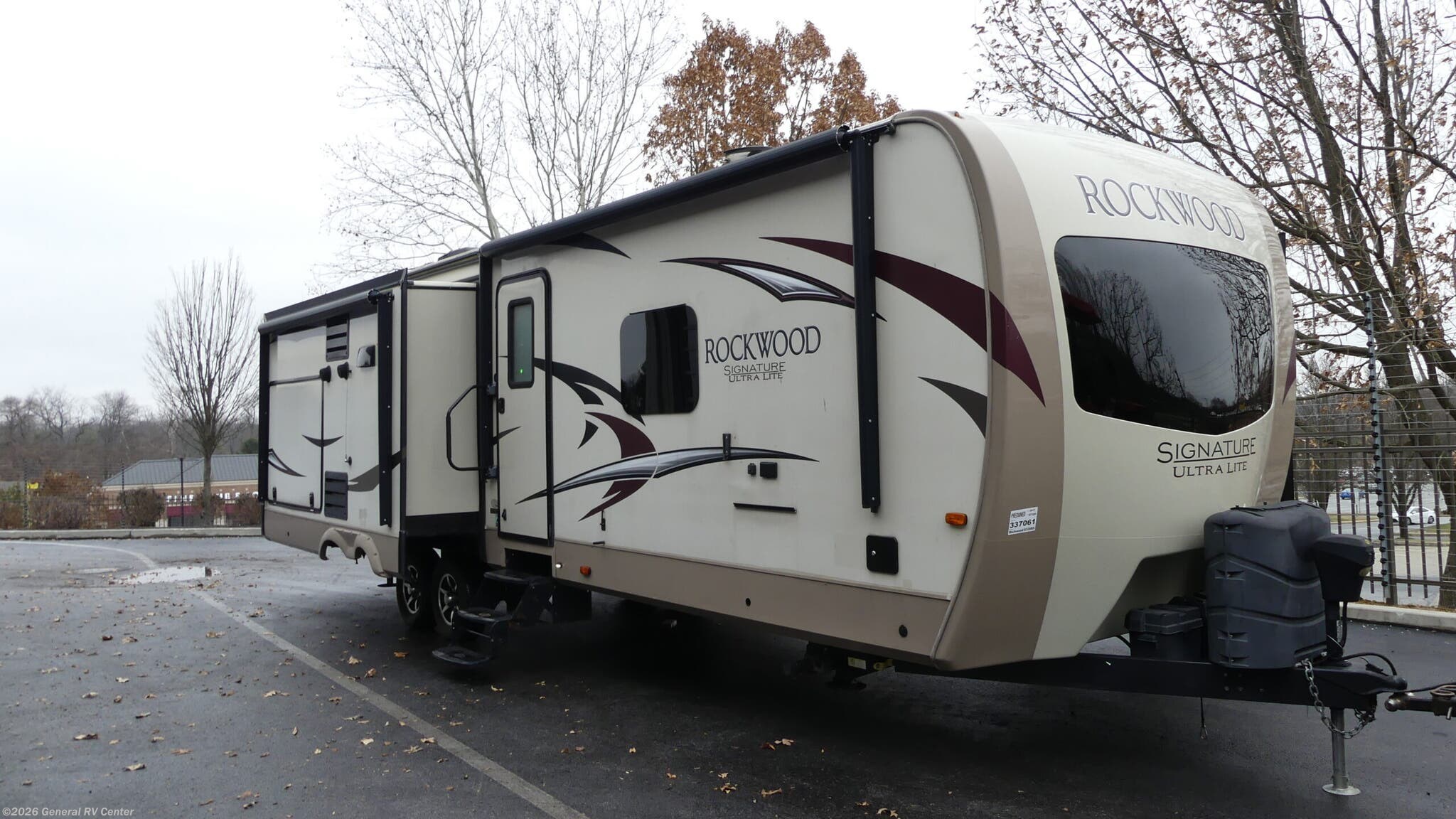 Used 2017 Forest River Rockwood Signature Ultra Lite 8328BS available in West Chester, Pennsylvania