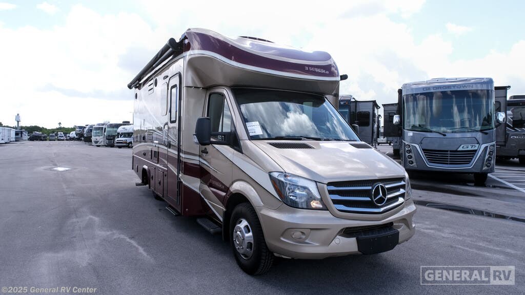 Used 2017 Dynamax Corp  ISATA 24FW available in Fort Pierce, Florida