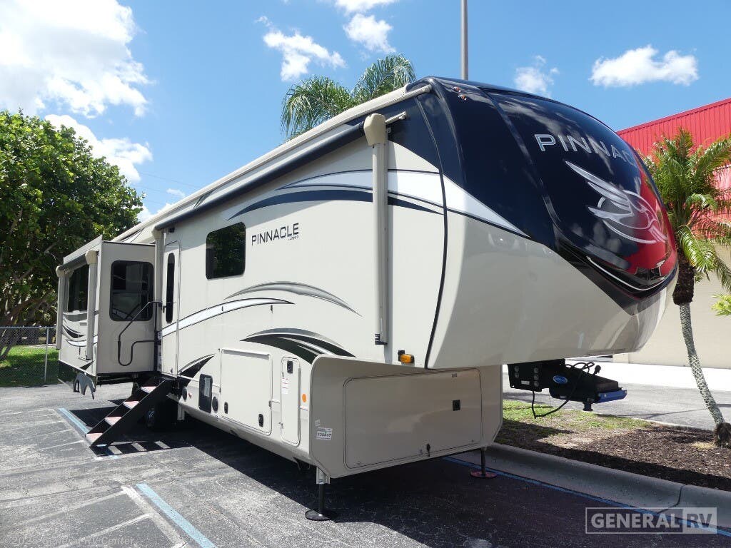 Used 2023 Jayco Pinnacle 36FBTS-3SL available in Fort Myers, Florida