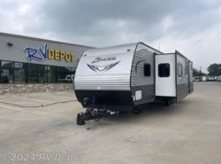 Used 2018 CrossRoads Zinger 328SB available in Cleburne, Texas