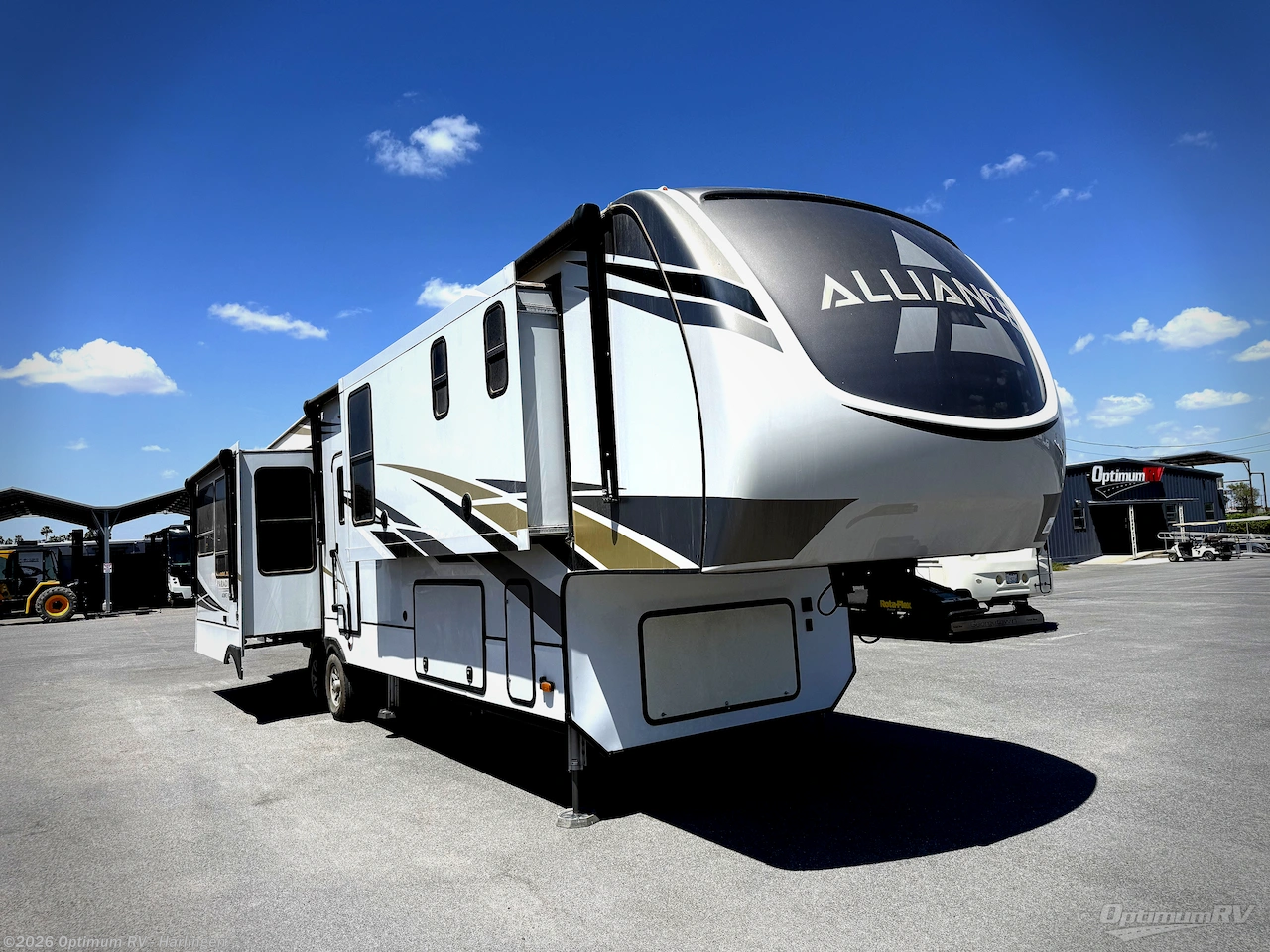 Used 2021 Skyline Alliance Paradigm 370FB available in La Feria, Texas