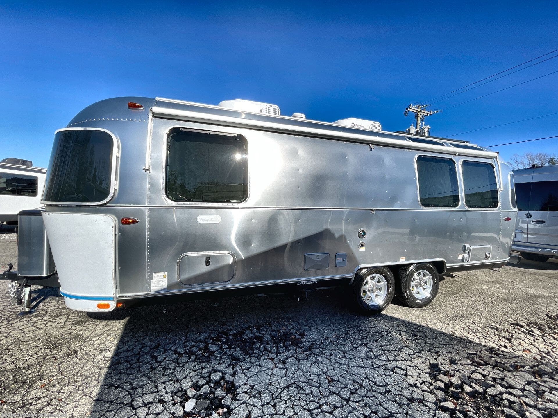 New 2027 Airstream Flying Cloud 25FB Twin available in Colfax, North Carolina