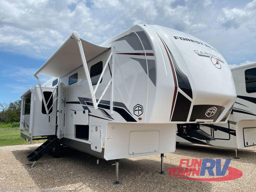 New 2026 Forest River Cardinal 33CHEF available in North Branch, Michigan