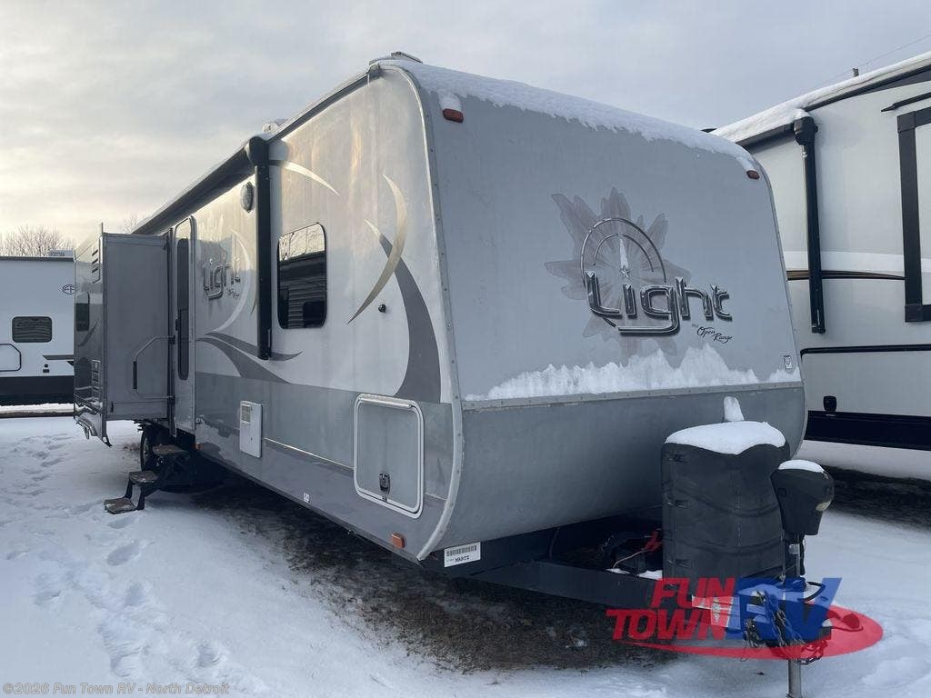 Used 2017 Highland Ridge Open Range 308BHS available in North Branch, Michigan