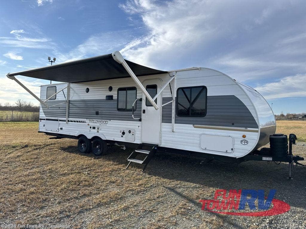 Used 2025 Forest River Wildwood X-Lite 273QBXL available in Texarkana, Arkansas