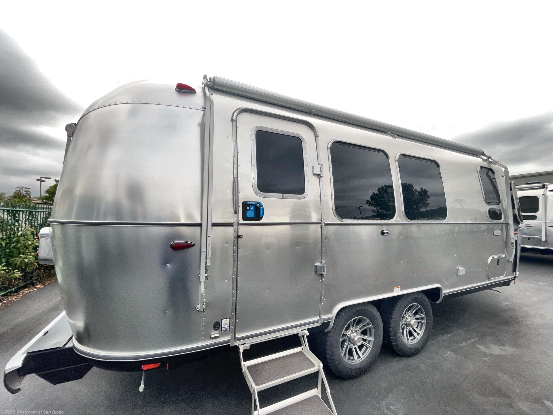 New 2025 Airstream Trade Wind 23FB Twin available in San Diego, California