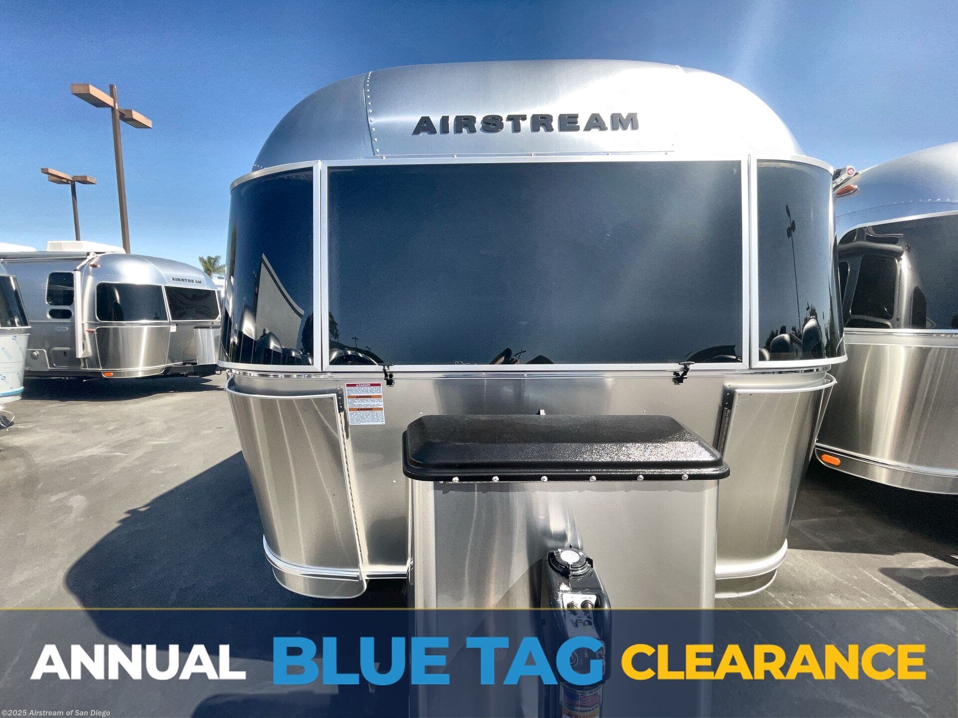 New 2025 Airstream International 25FB Twin available in San Diego, California