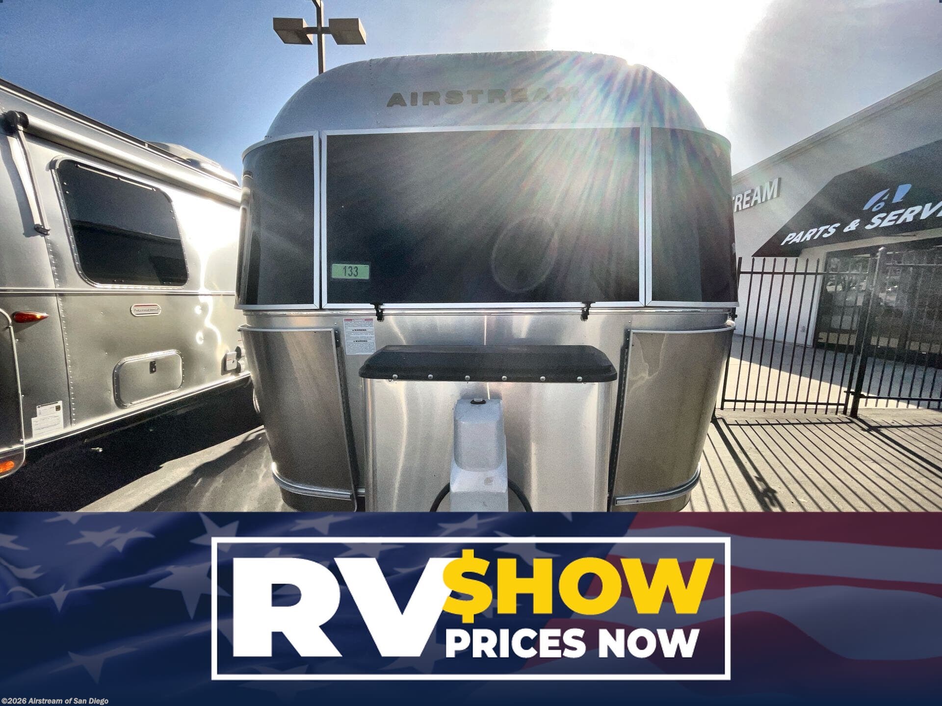 2016 Airstream International Serenity 23FB (Front Queen Bed)