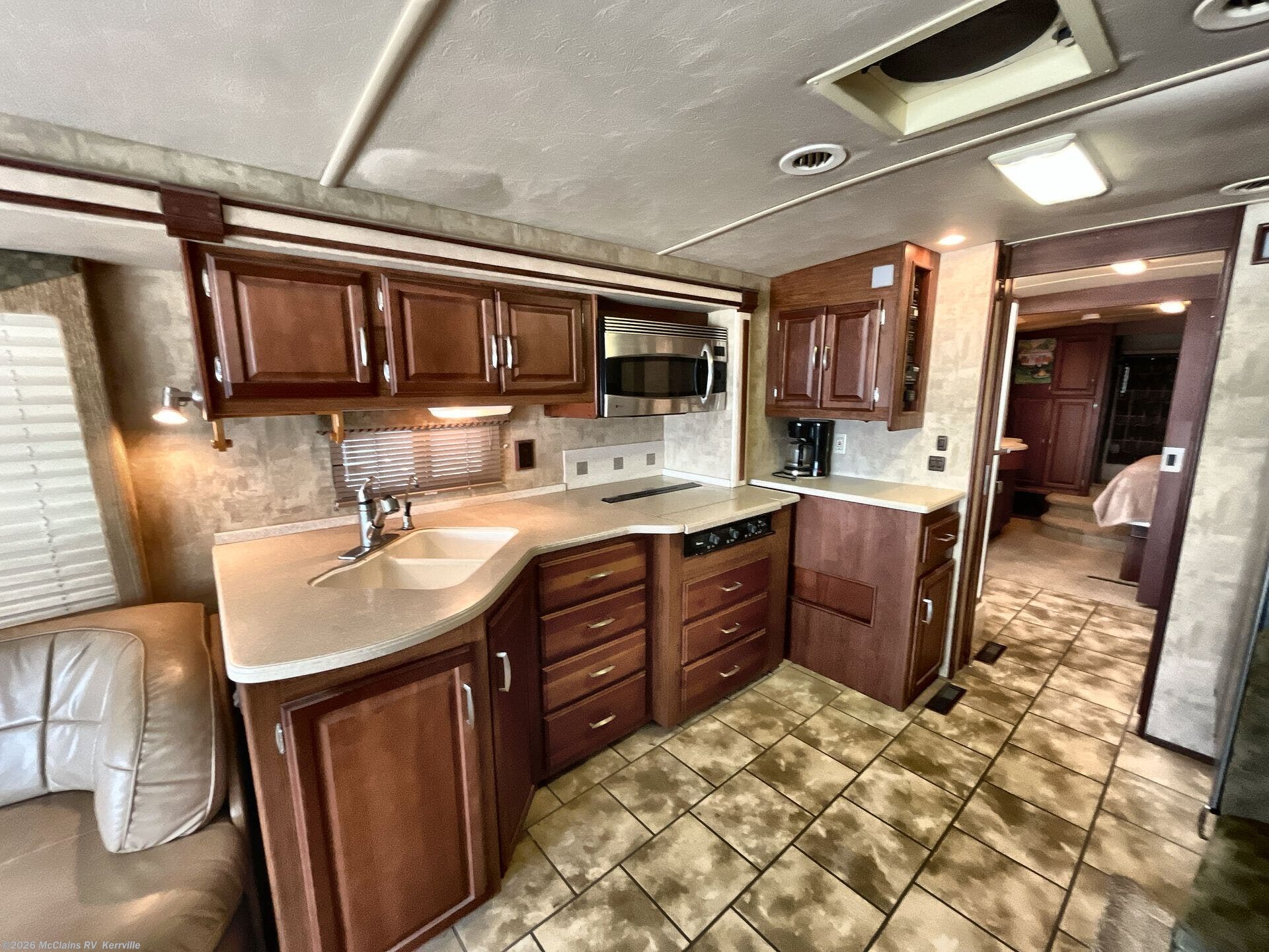 Used 2007 Winnebago Journey 39K available in Kerrville, Texas