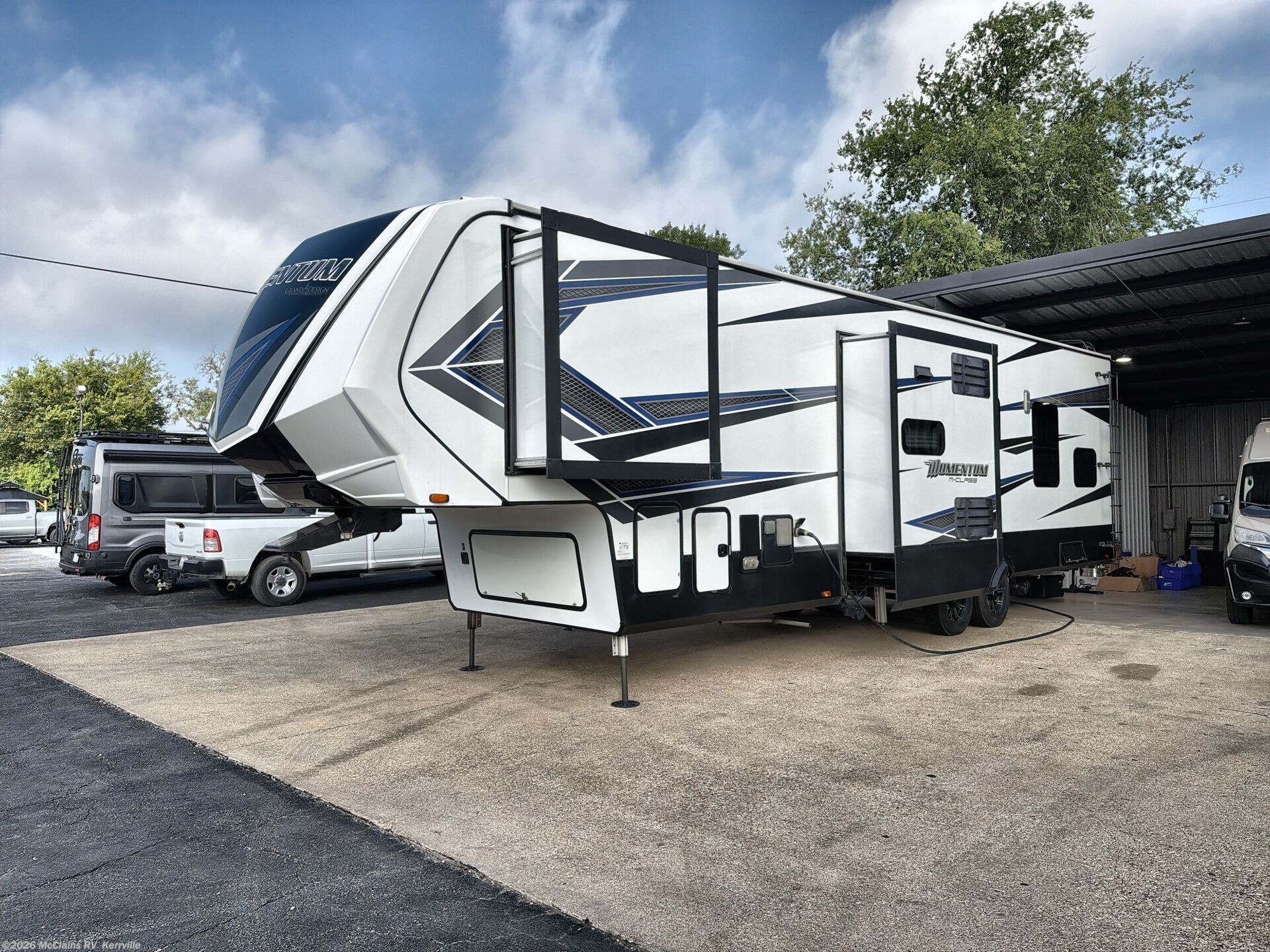 Used 2020 Grand Design Momentum 351M available in Kerrville, Texas