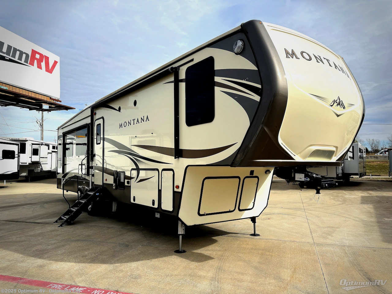 Used 2017 Keystone Montana 3721RL available in Moore, Oklahoma