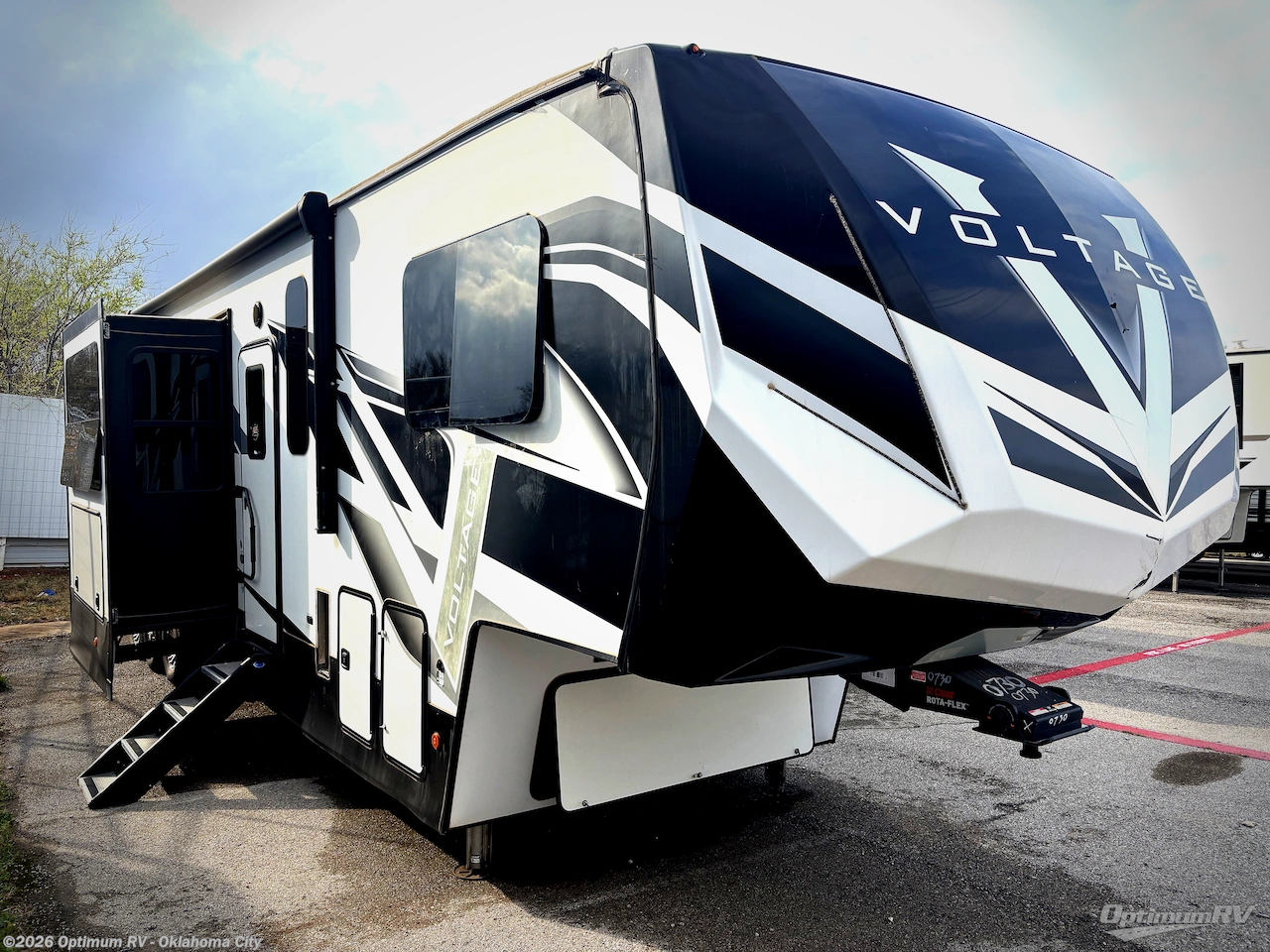 Used 2022 Dutchmen Voltage 4135 available in Moore, Oklahoma