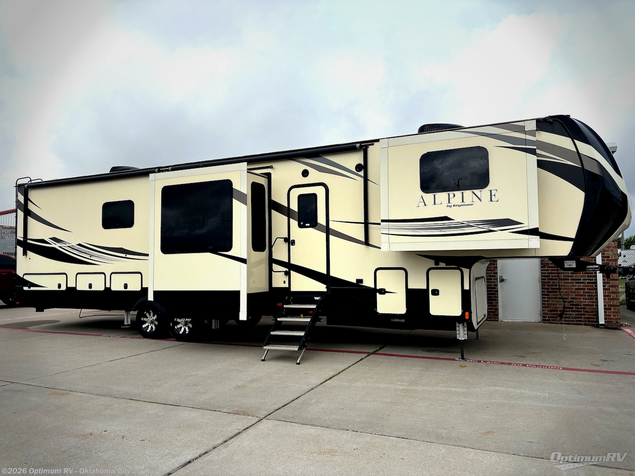 Used 2019 Keystone Alpine 3701FL available in Moore, Oklahoma