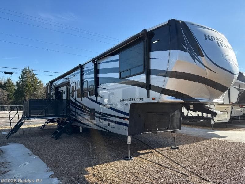 Used 2018 Heartland Road Warrior 427 available in Cleburne, Texas
