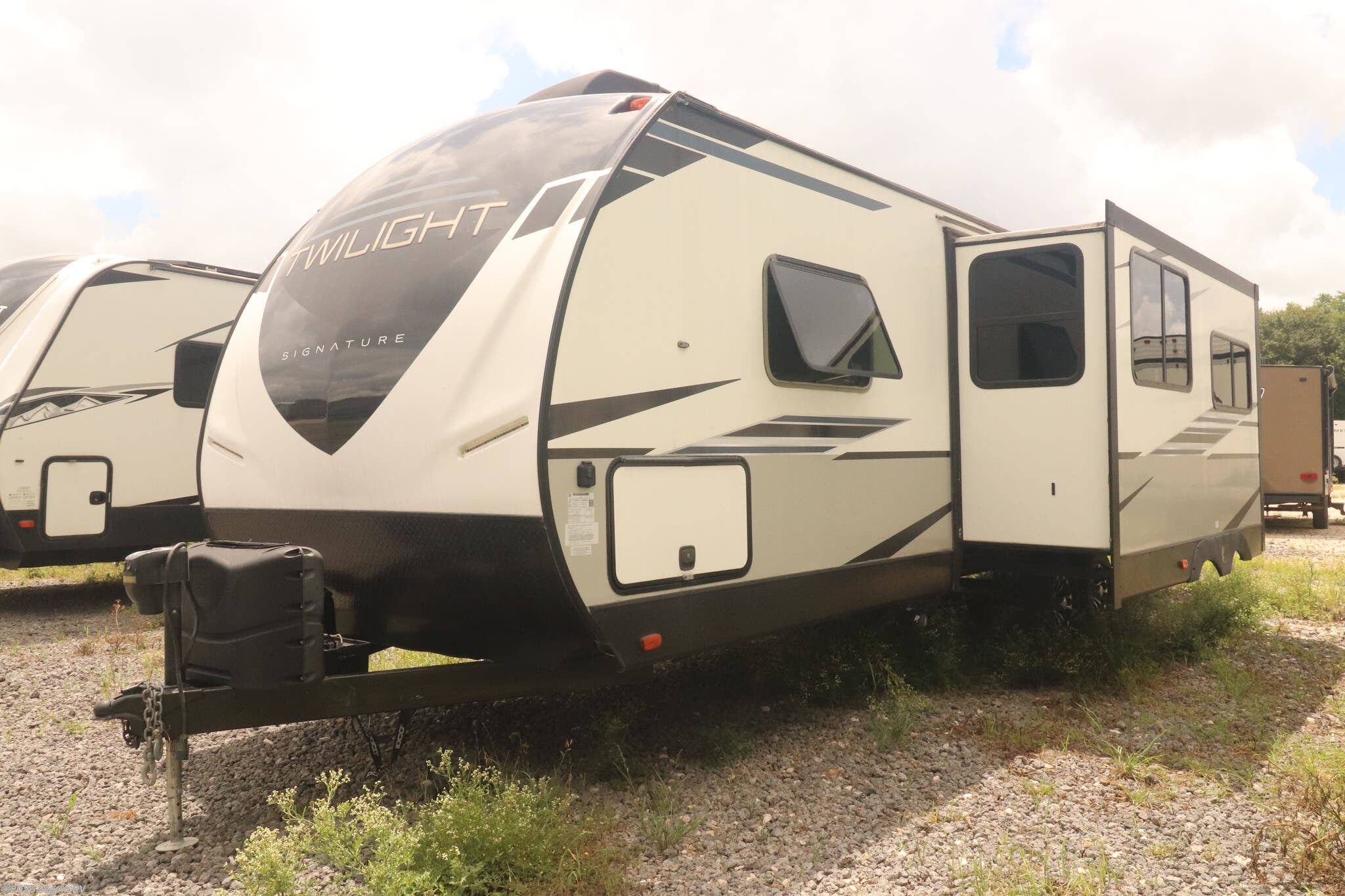 Used 2022 Thor Motor Coach Twilight 2800 available in Seguin, Texas