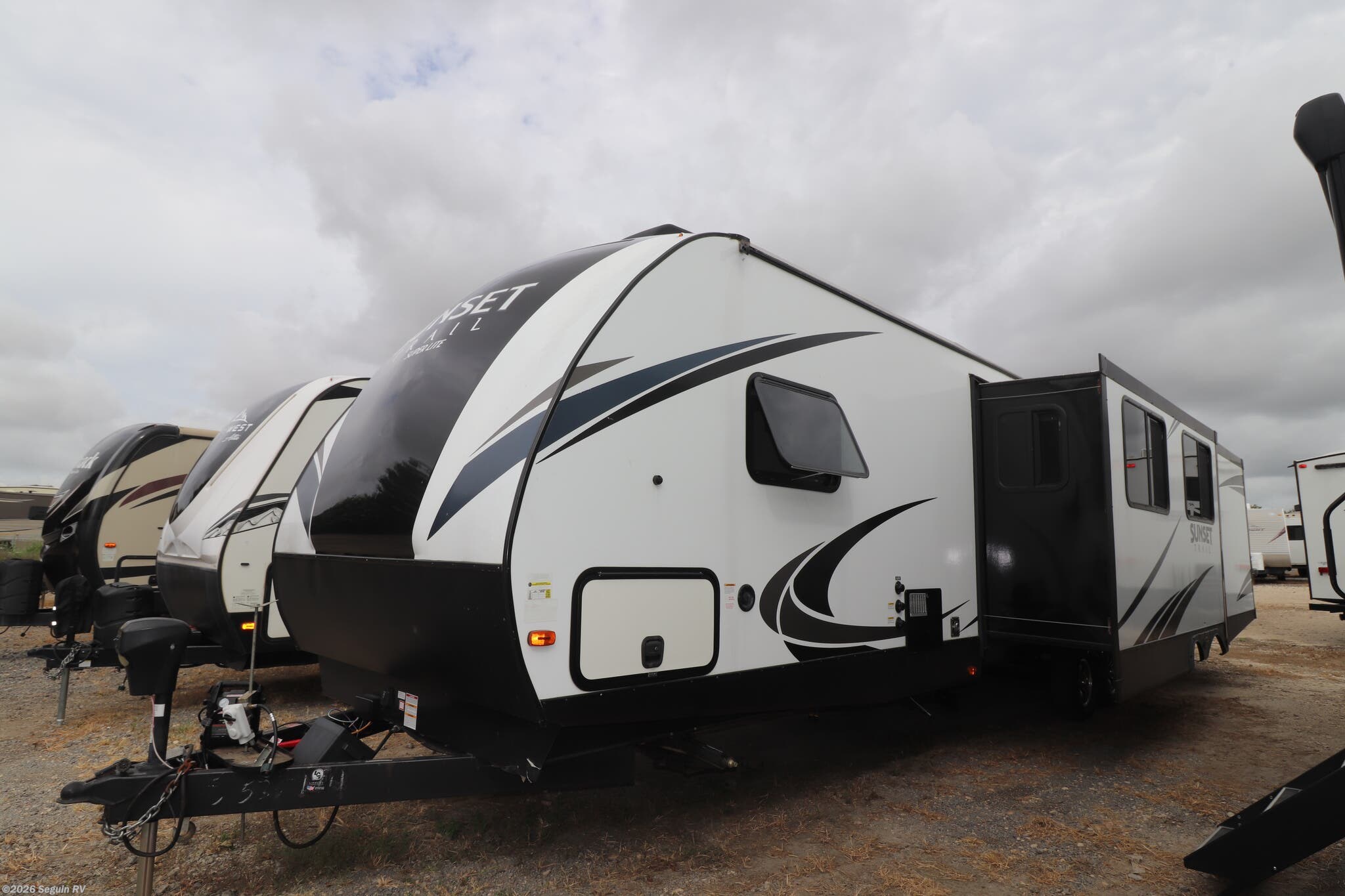 Used 2018 CrossRoads Sunset Trail Super Lite SS-331BH available in Seguin, Texas