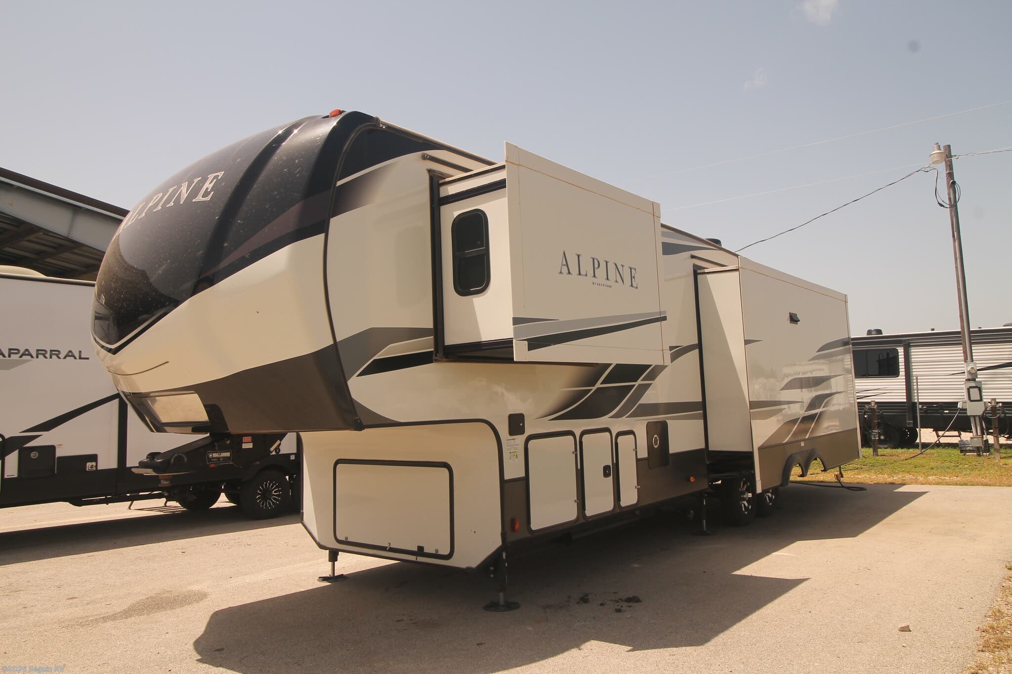 Used 2021 Keystone Alpine 3220RL available in Seguin, Texas