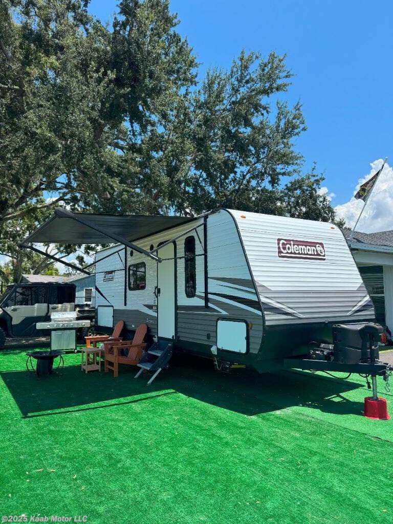 Used 2021 Dutchmen Coleman Lantern 214BH available in Gibsonton, Florida