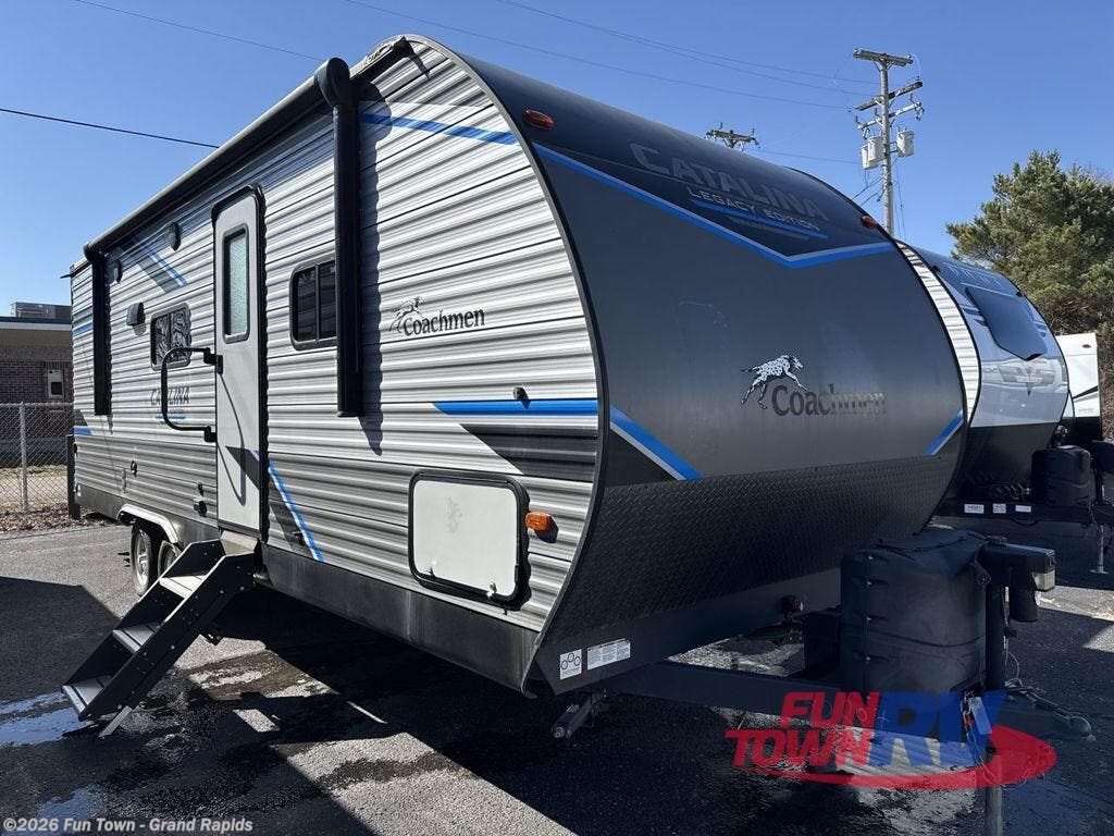Used 2022 Coachmen Catalina 243RBS available in Rockford, Michigan