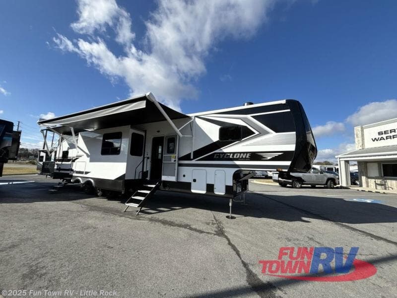 New 2026 Heartland Cyclone 3913 available in Little Rock, Arkansas