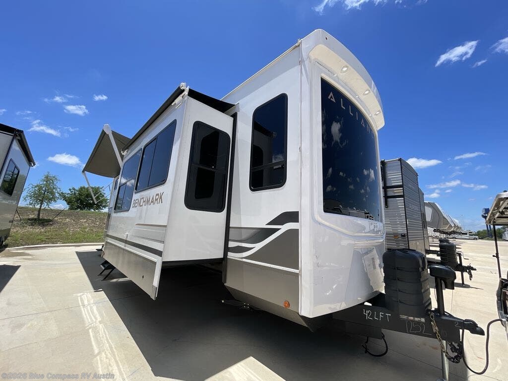 New 2026 Alliance RV Benchmark 44LFT available in Buda, Texas