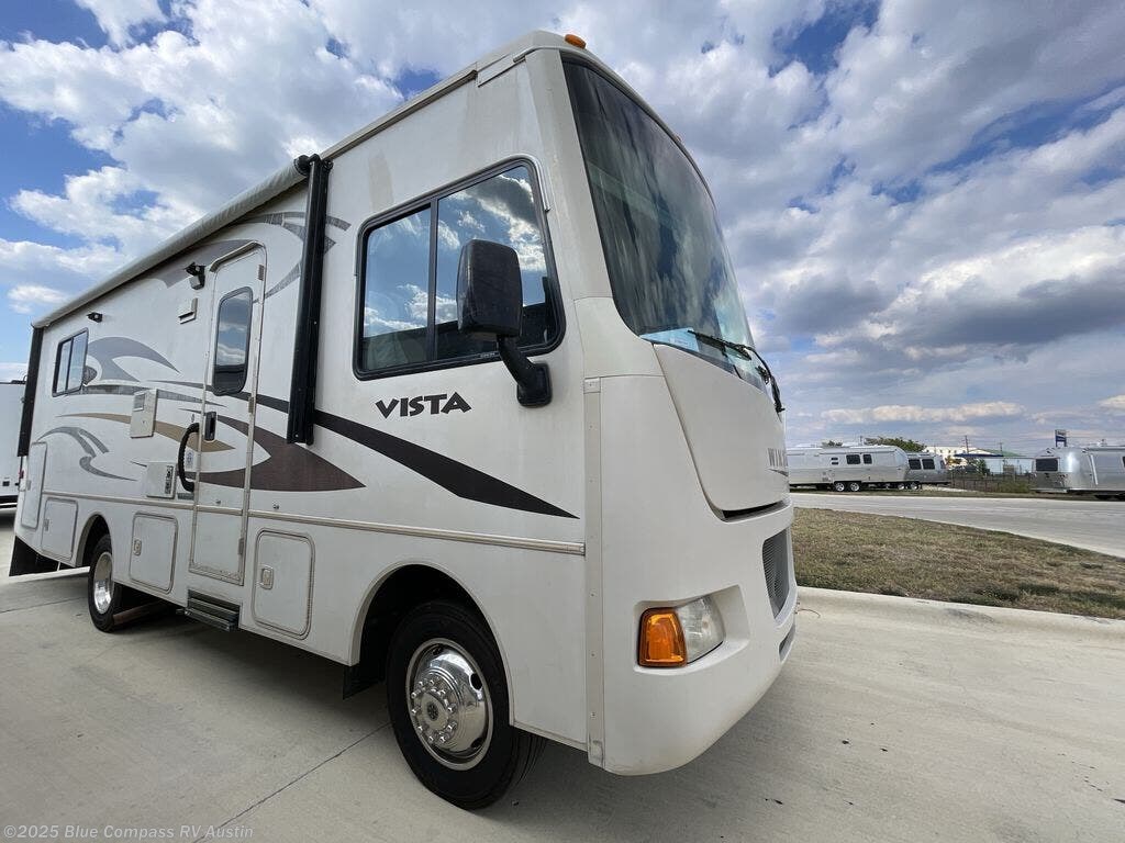 Used 2015 Winnebago Vista 26HE available in Buda, Texas
