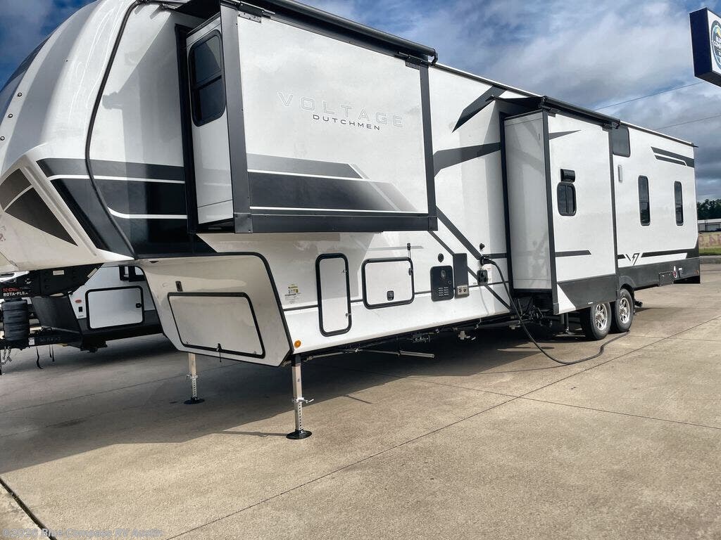 New 2025 Dutchmen Voltage V-Series 3850 available in Buda, Texas
