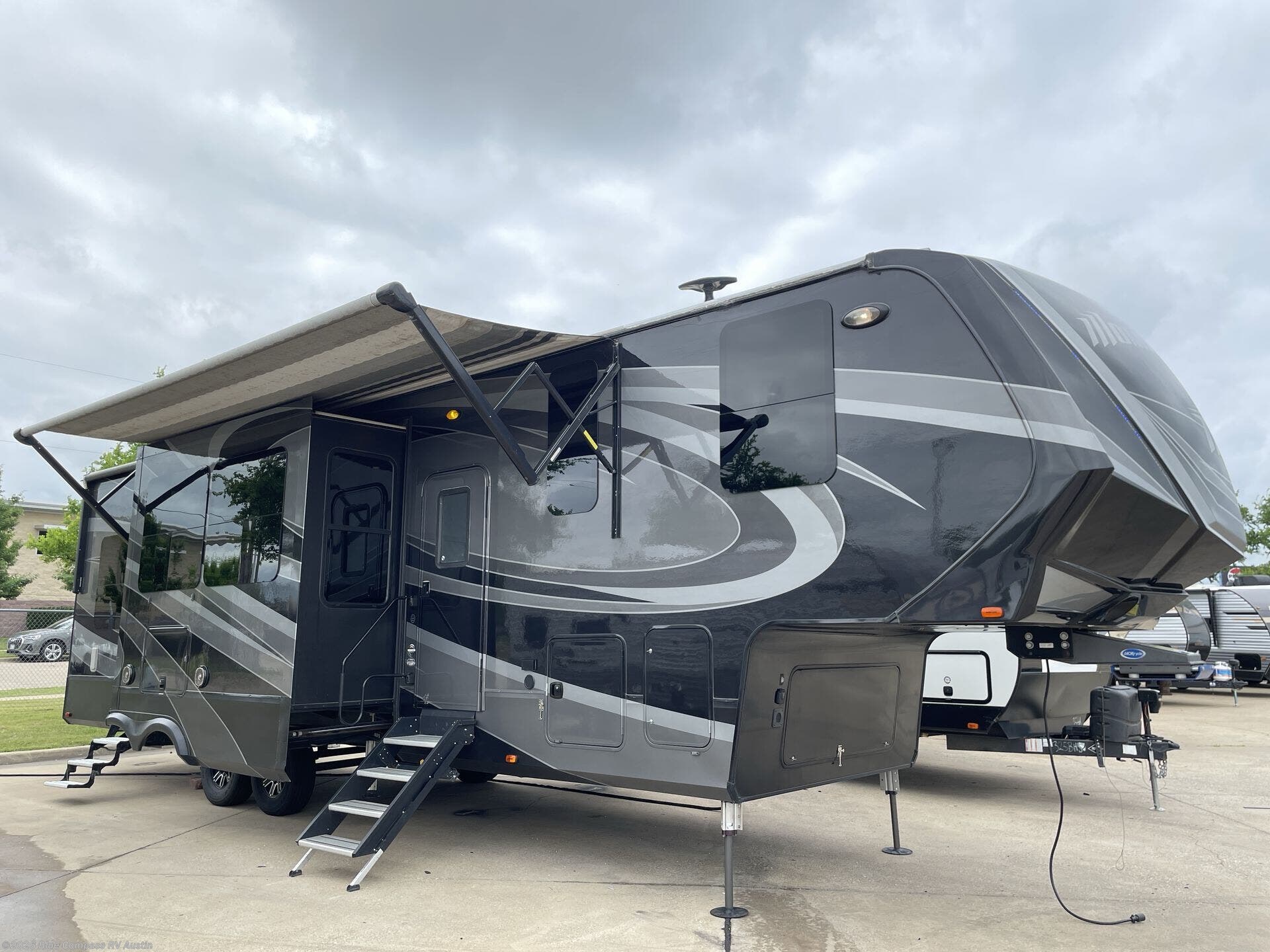 Used 2018 Grand Design Momentum 351M available in Buda, Texas