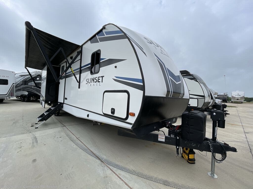 Used 2021 CrossRoads Sunset Trail Super Lite 331BH available in Buda, Texas