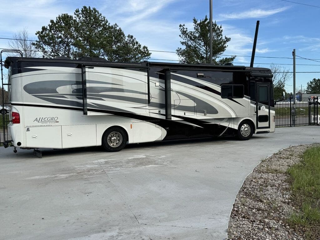 Used 2016  Tiffin Allegro Red 38 QRA by Tiffin from Camperland Trailer Sales in Conroe, TX