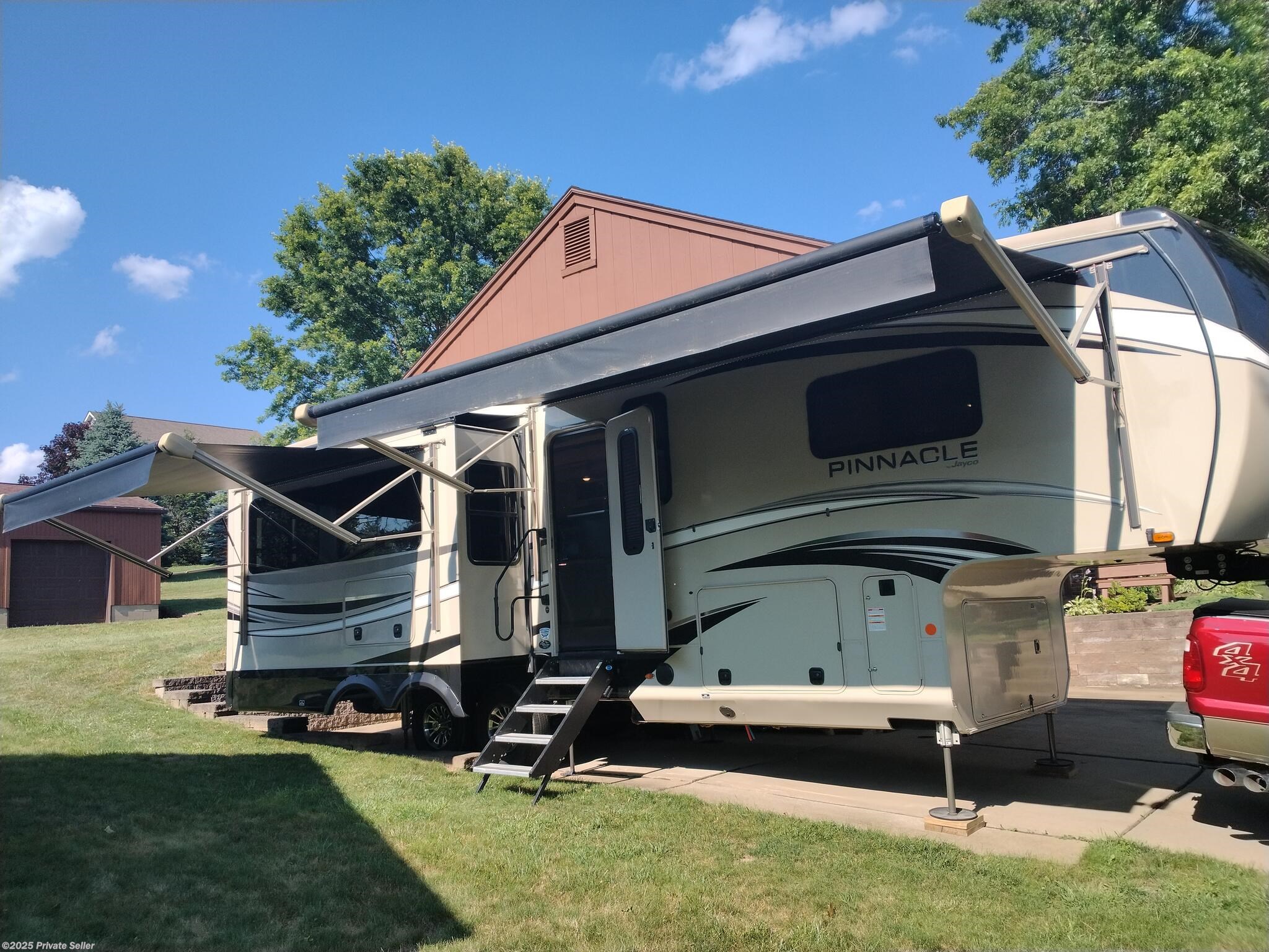 Used 2022 Jayco Pinnacle 32RLTS available in Greenville, Pennsylvania