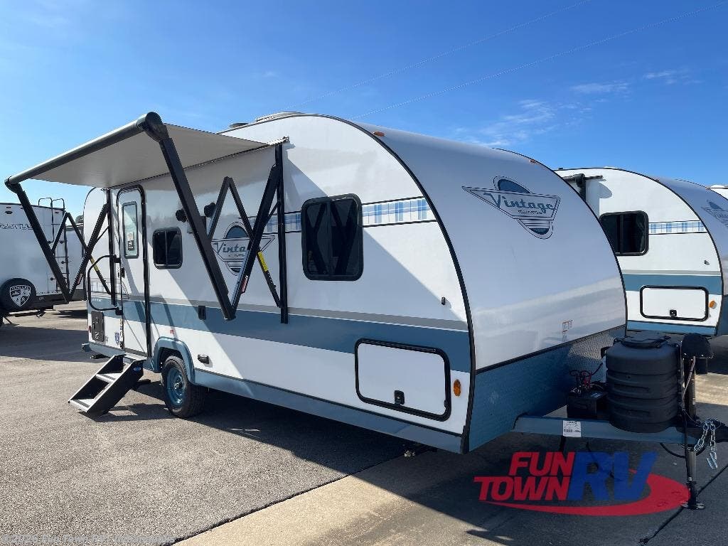 New 2025 Gulf Stream Yellowstone Vintage  19CSK available in Edinburgh, Indiana