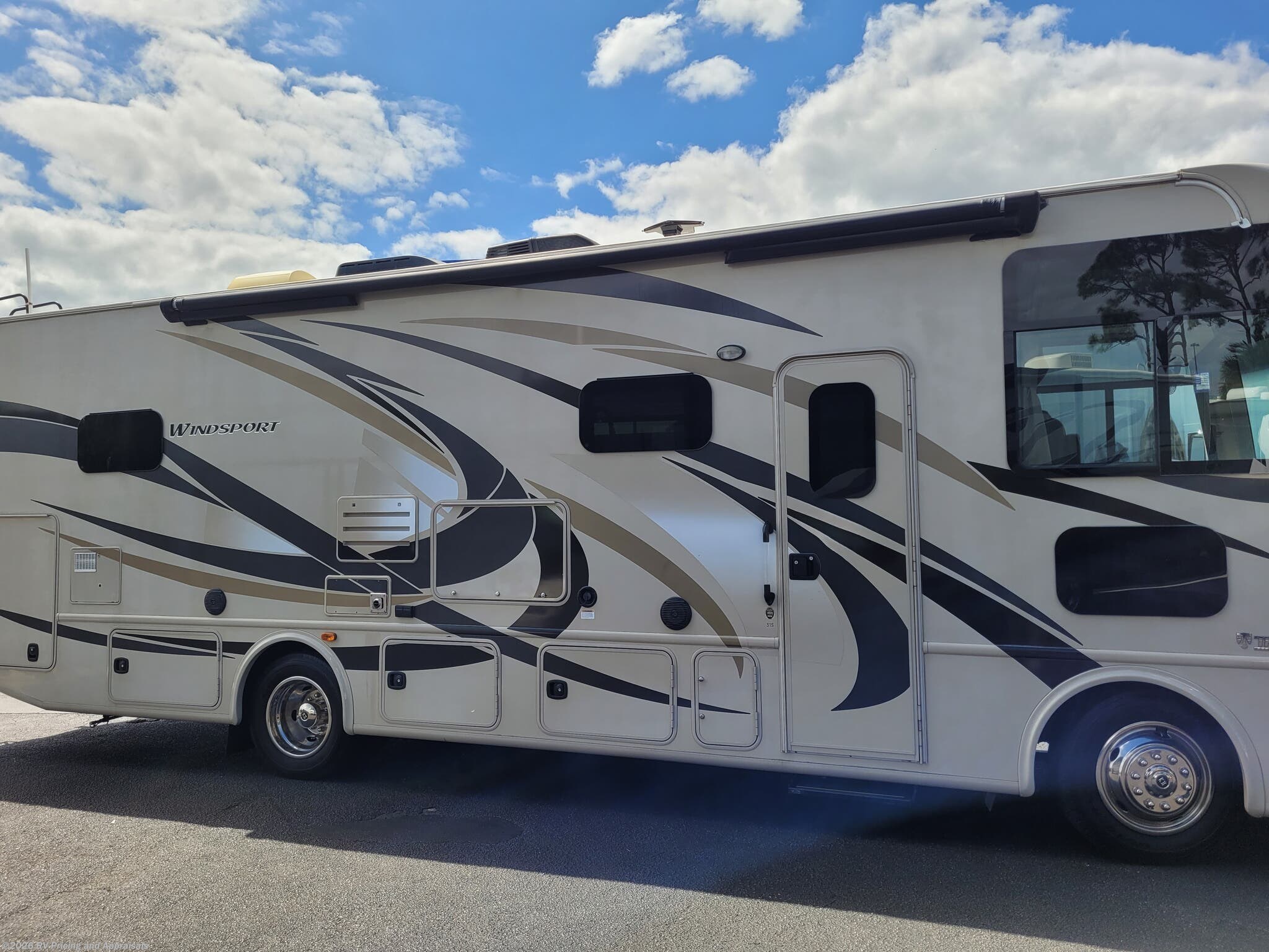 Used 2017 Thor Motor Coach Windsport 31S- Located in Largo, Florida available in , Florida